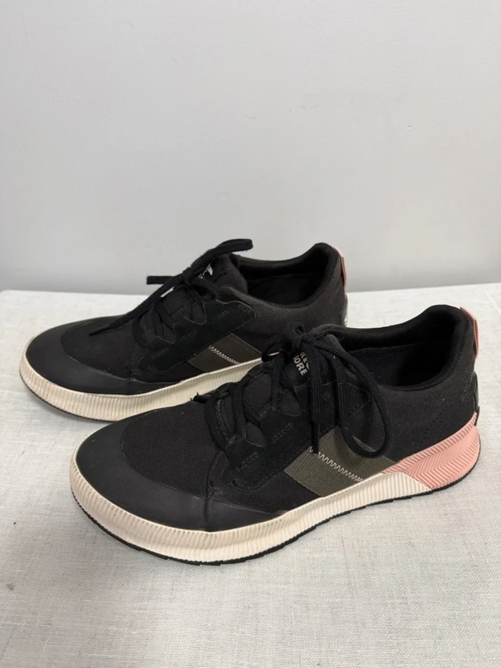 Sorel Women's Out 'N About III Low Sneaker, black and pink, waterproof size 10